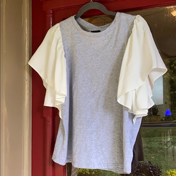 cant Tops - Gray large tee with creme short bell sleeves